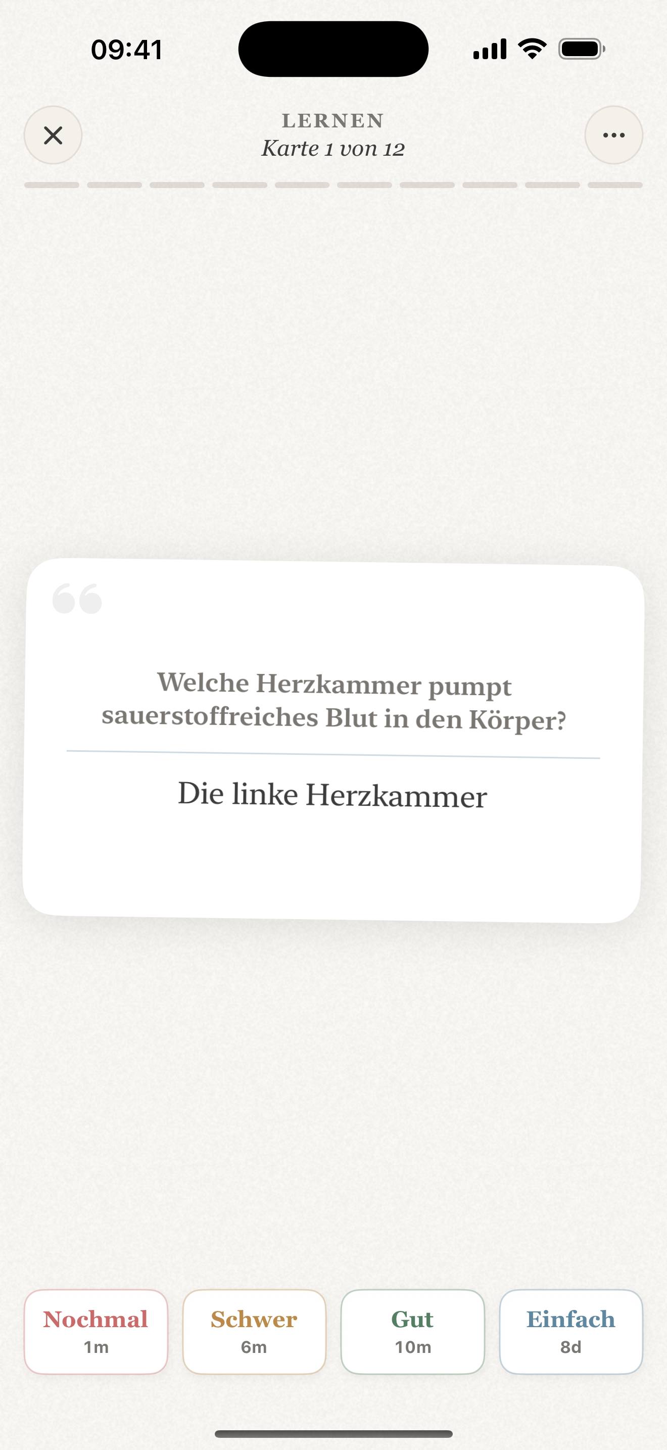 Repeto-Lernansicht auf dem iPhone: eine Karteikarte mit FSRS-Antwortstufen und ehrlichen Wiederhol-Intervallen